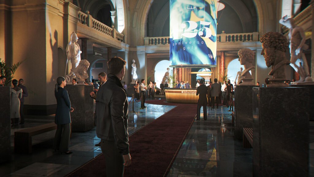 Bond de jaqueta escura no saguão de um museu com estátuas e tapete vermelho durante uma festa de gala em 007 First Light