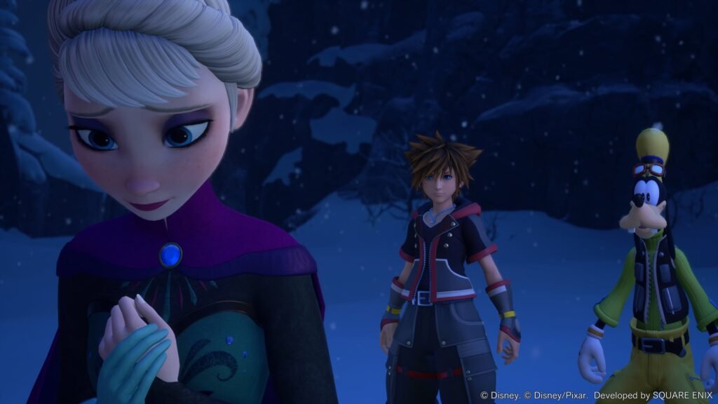Elsa de Frozen cabisbaixa na neve, com Sora e Pateta ao fundo, em Kingdom Hearts III