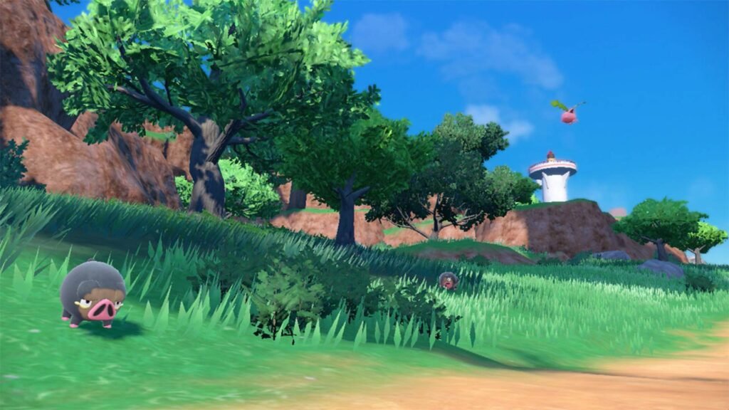 Lechonk anda num campo de grama alta com árvores e um farol ao fundo em Pokémon Scarlet