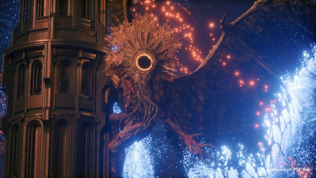 Criatura gigante com um olho flamejante no centro de uma juba de galhos ao lado de uma torre
